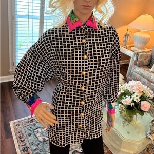 VINTAGE, STUNNING & COLORFUL TOP IN PRISTINE CONDITION.